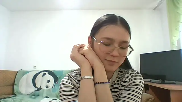 MalindaPerrino online show from May 11, 2026, 7:54 am