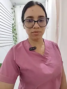 alanahot94 online show from June 14, 2026, 6:53 pm