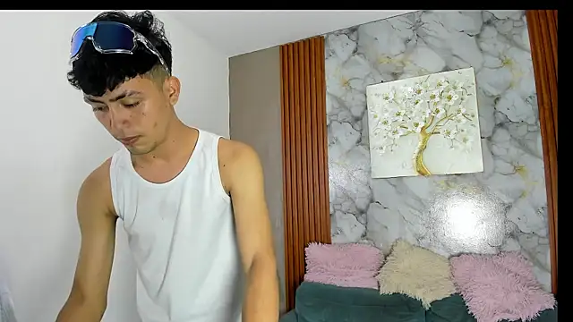 CAT LOVE1 online show from July 5, 2026, 8:15 pm