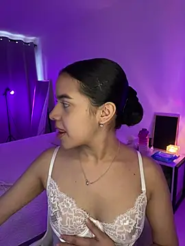fluffylips online show from July 8, 2026, 12:06 pm