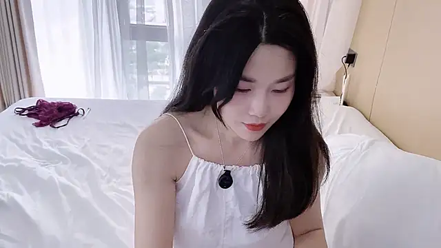 Emma qiqi online show from May 20, 2026, 2:19 am