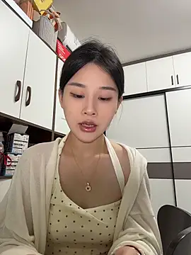 Snapshot of cuteluky18 chatting on June 2, 2026, 1:55 pm cuteluky18 online show from June 2, 2026, 1:55 pm
