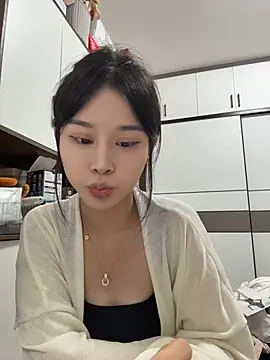 Snapshot of cuteluky18 chatting on May 15, 2026, 12:03 pm cuteluky18 online show from May 15, 2026, 12:03 pm