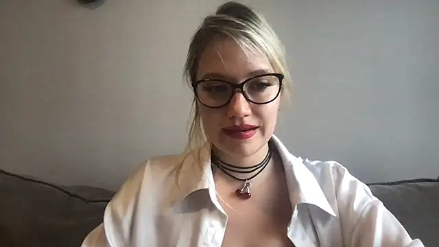 Precious Eva online show from May 11, 2026, 6:15 am