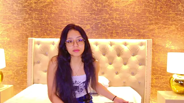 Snapshot of Kiara_layla chatting on June 13, 2026, 10:13 am Kiara layla online show from June 13, 2026, 10:13 am