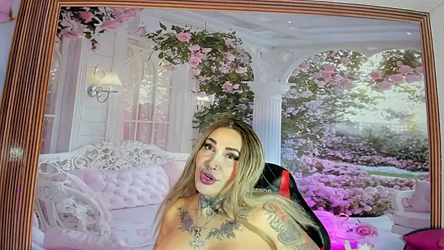 LaylaWatsson online show from May 26, 2026, 1:37 am