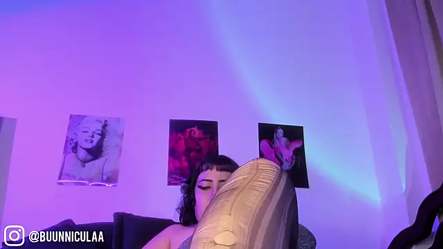 LarissaHell online show from July 7, 2026, 10:35 pm