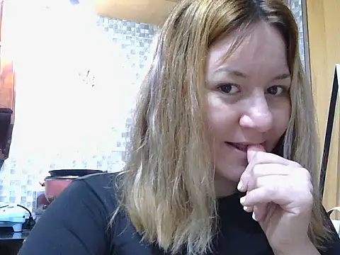 Snapshot of AllisonLove2 chatting on August 7, 2026, 2:39 am AllisonLove2 online show from August 7, 2026, 2:39 am