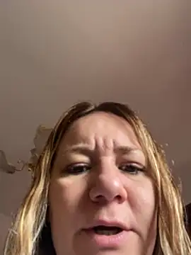 Snapshot of AllisonLove2 chatting on July 18, 2026, 2:03 pm AllisonLove2 online show from July 18, 2026, 2:03 pm