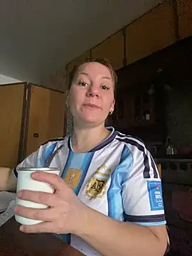 Snapshot of AllisonLove2 chatting on July 16, 2026, 7:33 pm AllisonLove2 online show from July 16, 2026, 7:33 pm