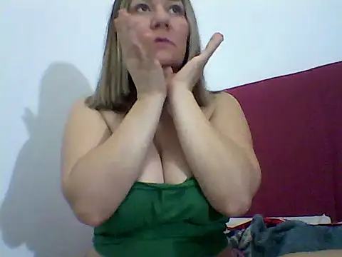 Snapshot of AllisonLove2 chatting on June 6, 2026, 6:51 am AllisonLove2 online show from June 6, 2026, 6:51 am
