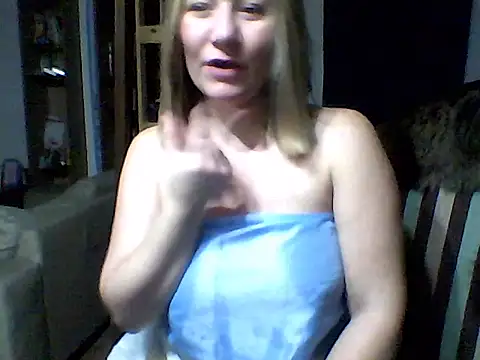 Snapshot of AllisonLove2 chatting on June 17, 2026, 4:45 am AllisonLove2 online show from June 17, 2026, 4:45 am