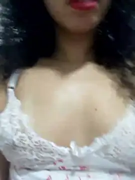 venuseyes25 online show from June 12, 2026, 10:51 pm