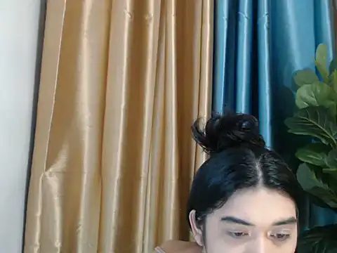 RoseAmarie online show from August 6, 2026, 12:11 pm