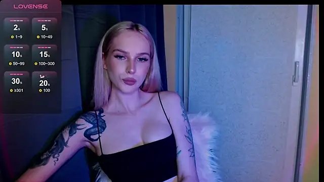 MichelleVelour online show from June 17, 2026, 5:12 pm