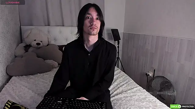 CalvinChapman online show from July 7, 2026, 3:42 am