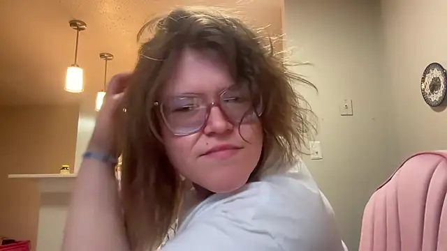 cozyqt94 online show from May 9, 2026, 11:41 pm