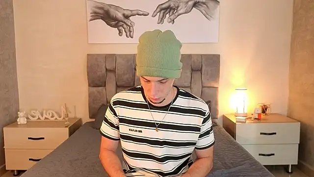 isaacblaze  online show from May 28, 2026, 3:47 am
