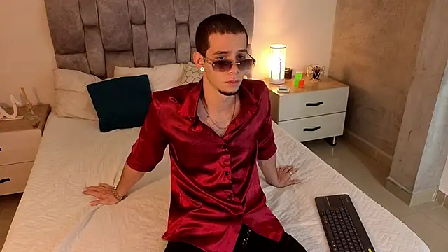 isaacblaze  online show from May 29, 2026, 3:56 am