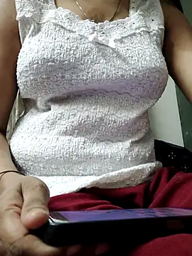 Hot Bhabhi Girl online show from May 13, 2026, 12:17 am