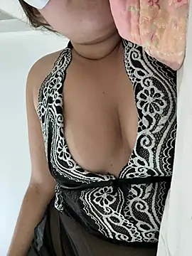 cherrybr01 online show from June 21, 2026, 11:16 am