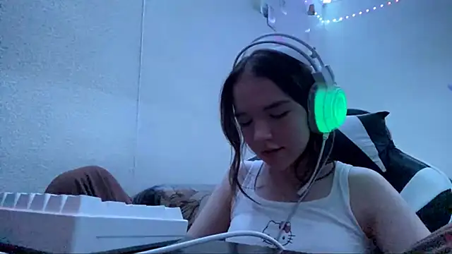 FewerCadre online show from May 20, 2026, 6:05 pm