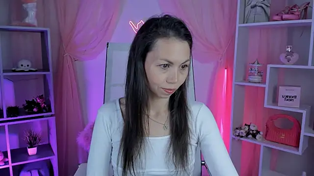 TrasyMorris online show from June 3, 2026, 4:02 am