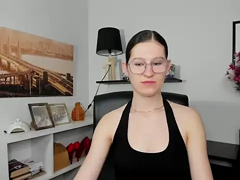 selenaprive online show from May 14, 2026, 5:37 am