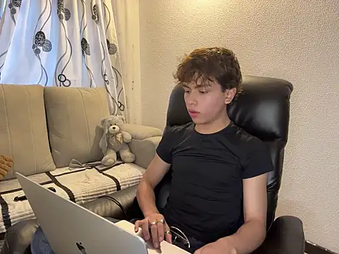 DanteSaint online show from July 24, 2026, 11:01 pm