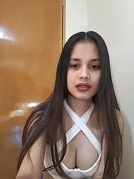 Snapshot of Adrianahearth chatting on May 19, 2026, 3:24 am Adrianahearth online show from May 19, 2026, 3:24 am