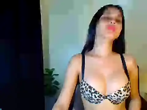 Snapshot of Adrianahearth chatting on June 18, 2026, 10:31 am Adrianahearth online show from June 18, 2026, 10:31 am