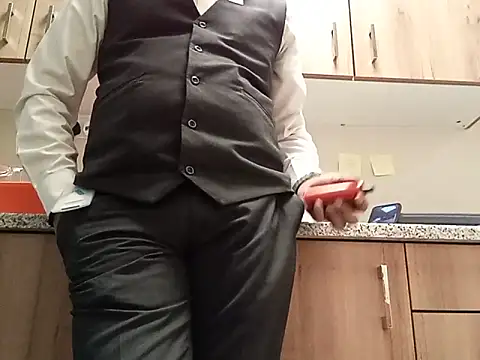 RAINBOWONE online show from June 9, 2026, 5:41 am