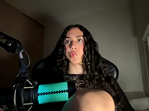 marquezaaa online show from May 26, 2026, 1:37 am