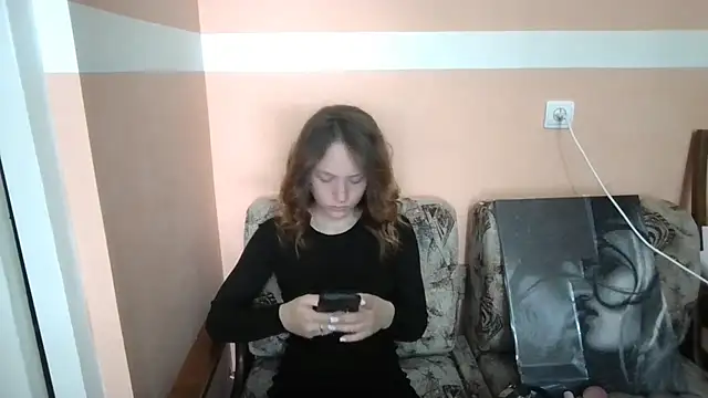 JulianeHedgpeth online show from May 29, 2026, 11:05 am