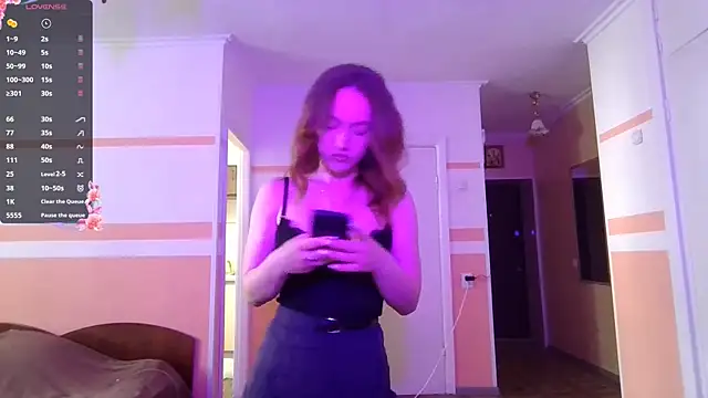 JulianeHedgpeth online show from June 1, 2026, 11:21 am