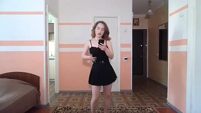 JulianeHedgpeth online show from May 25, 2026, 11:20 am
