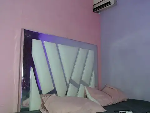 dani exmixt online show from July 19, 2026, 4:32 am