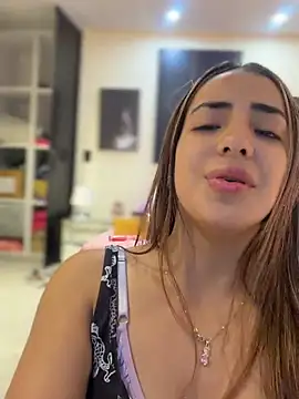 Bella-Saint online show from July 30, 2026, 11:04 pm