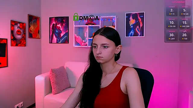 Snapshot of caroline_honeyy chatting on June 8, 2026, 1:00 pm caroline honeyy online show from June 8, 2026, 1:00 pm