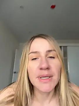 Snapshot of AnnaMist_ chatting on May 24, 2026, 7:41 am AnnaMist online show from May 24, 2026, 7:41 am