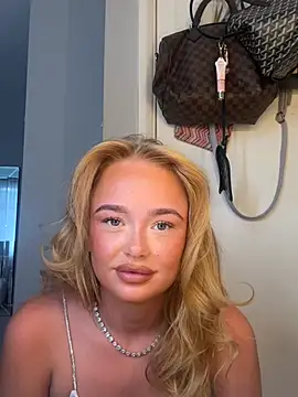 miaflowerxx online show from July 31, 2026, 12:26 pm