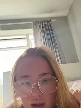 miaflowerxx online show from July 30, 2026, 10:58 am