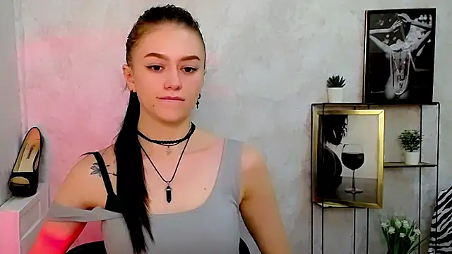 AprillXoxo online show from June 12, 2026, 8:39 pm