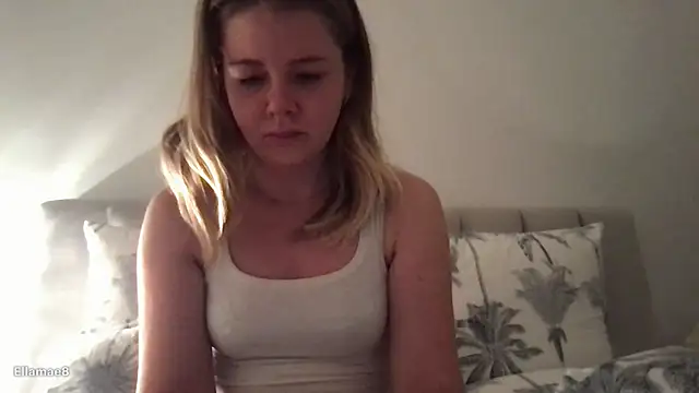 ellamae8 online show from June 1, 2026, 5:12 pm