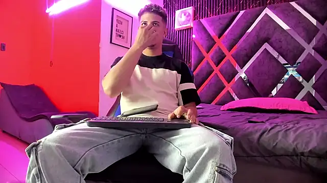 dominic connor online show from July 25, 2026, 3:36 am