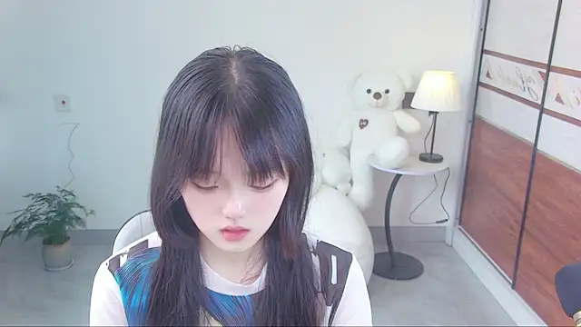 Evil-Bunny007 online show from May 14, 2026, 9:39 am