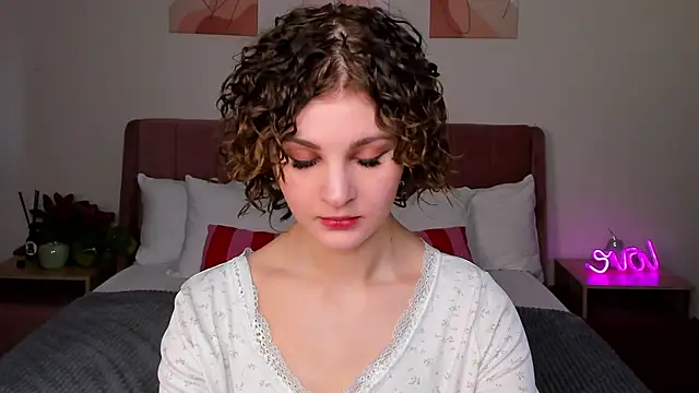 Kira  Fluffy online show from May 26, 2026, 12:09 am