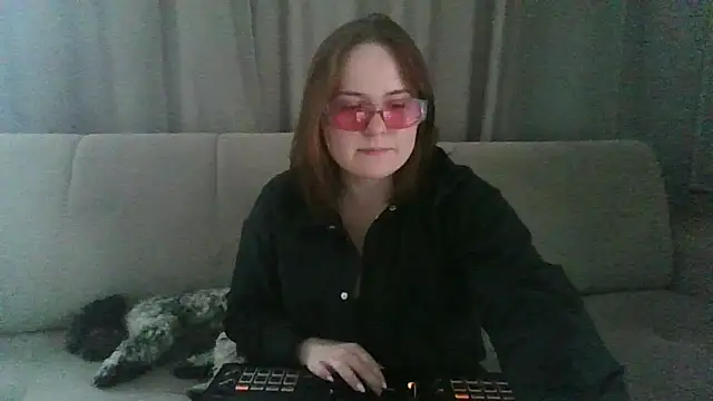 Joan Taylor1 online show from May 26, 2026, 10:13 am