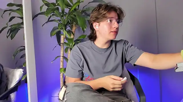 LucasMoraless online show from May 26, 2026, 1:53 pm