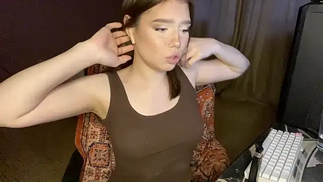 InessaLinova online show from May 25, 2026, 4:38 pm